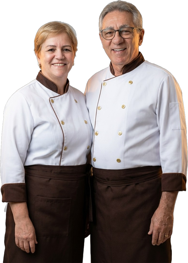 Cida e João com uniforme de confeiteiro